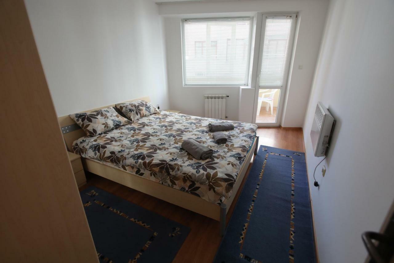 Lovely Home, Very Good Located! Apartemen *
