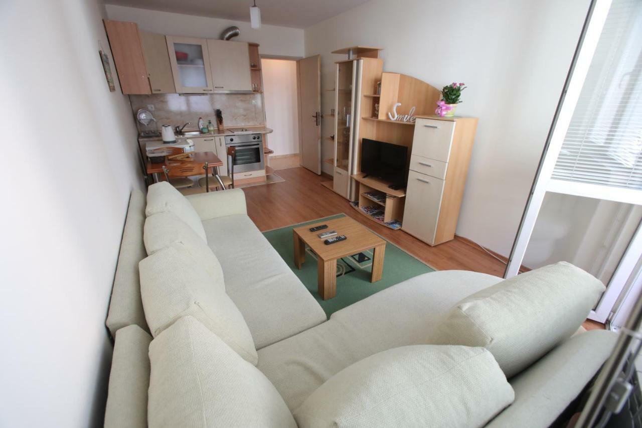 Lovely Home, Very Good Located! Apartemen